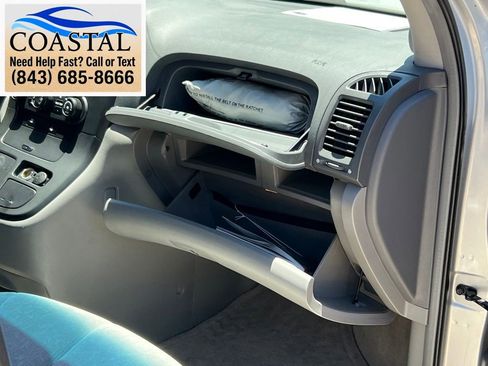 Used 2006 Kia Sedona LX FWD image 27