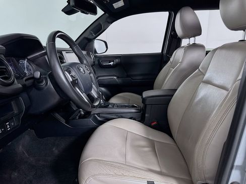 Used 2019 Toyota Tacoma TRD Sport w/ Exterior Package image 11