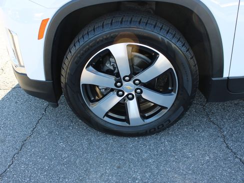 Used 2022 Chevrolet Traverse LT w/ LT Premium Package image 11