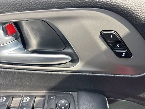 Used 2025 Chrysler Pacifica Select FWD image 16