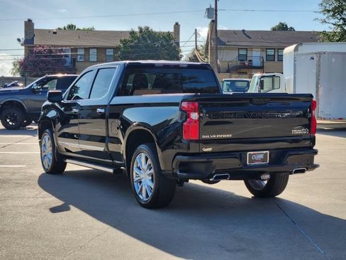 Used 2022 Chevrolet Silverado 1500 High Country w/ High Country Premium Package AWD/4WD image 3