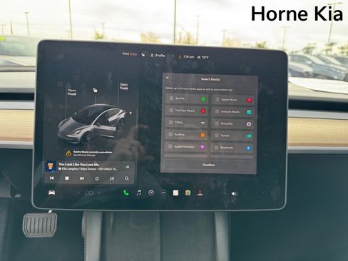 Used 2023 Tesla Model 3 Standard Range image 18