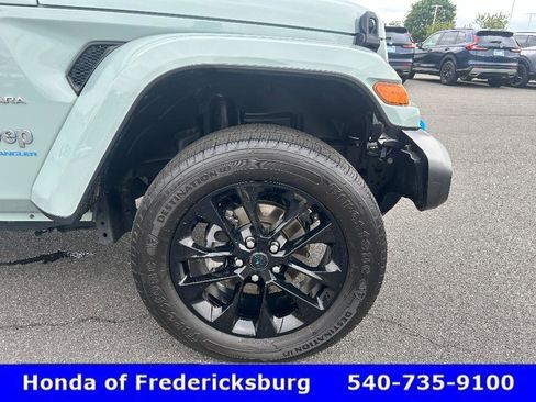 Used 2024 Jeep Wrangler Unlimited Sahara AWD/4WD image 32
