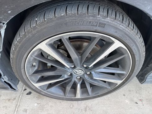 Used 2018 Toyota Camry XSE image 2