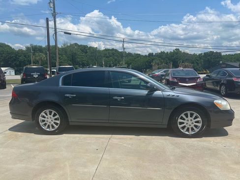 Used 2011 Buick Lucerne CXL w/ Driver Confidence Package FWD image 4