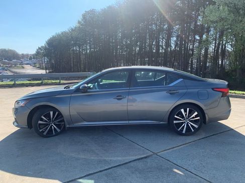 Used 2021 Nissan Altima 2.5 SR w/ SR Premium Package image 10