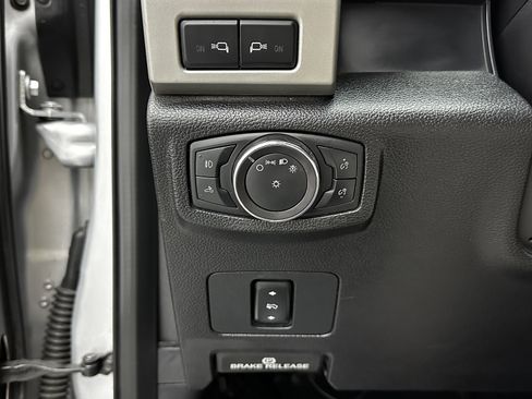 Used 2019 Ford F250 Lariat w/ Chrome Package image 24