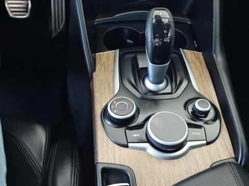 Used 2017 Alfa Romeo Giulia Ti w/ TI 19" Sport Package image 19