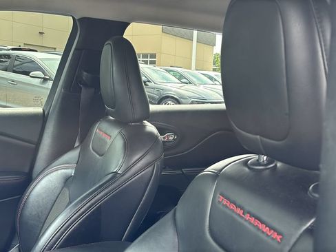 Used 2019 Jeep Cherokee Trailhawk w/ Cold Weather Group AWD/4WD image 24