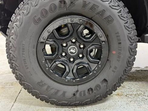 Used 2025 Ford Bronco Badlands w/ Sasquatch Package image 12