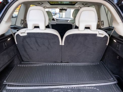 Used 2021 Volvo XC90 T6 Momentum w/ Climate Package image 32