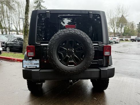 Used 2016 Jeep Wrangler Unlimited Sport w/ Connectivity Group image 9