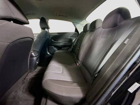 Used 2025 Hyundai Elantra SE image 24