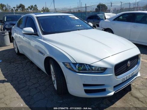 Used 2017 Jaguar XE Premium RWD image 6