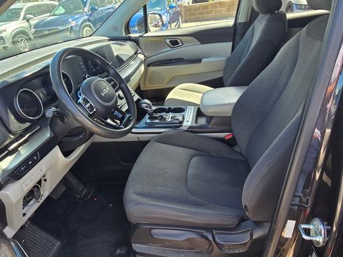 Used 2022 Kia Carnival LX FWD image 11