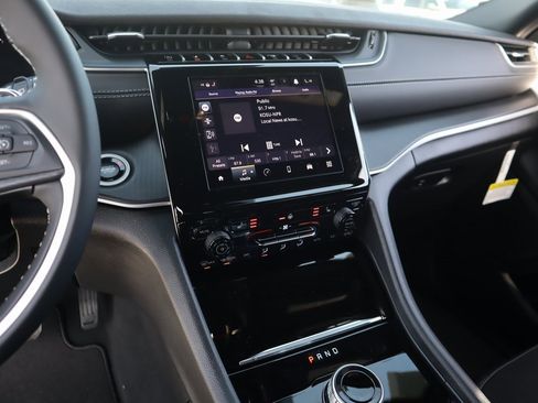 New 2025 Jeep Grand Cherokee L Altitude image 5