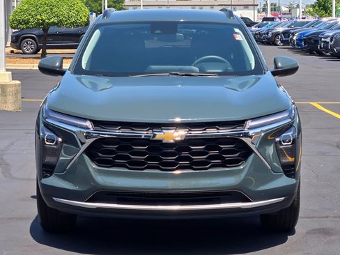 Certified 2025 Chevrolet Trax LT FWD image 4