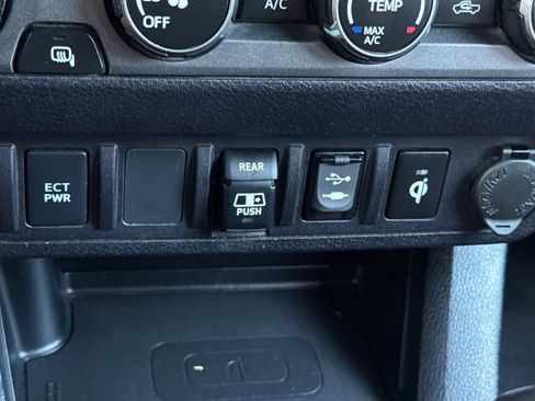 Used 2019 Toyota Tacoma TRD Off-Road AWD/4WD image 29