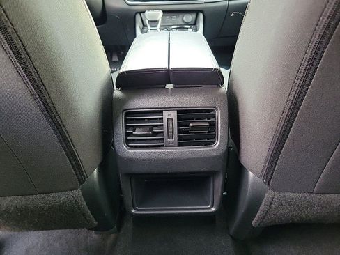 Used 2024 Nissan Rogue S image 10