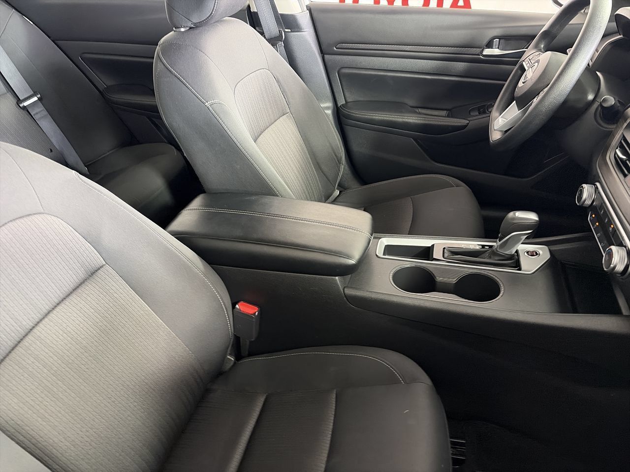 Used 2025 Nissan Altima 2.5 SV FWD image 25