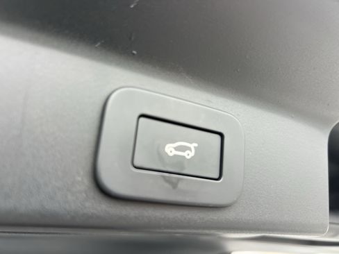 Certified 2025 Jaguar F-PACE R-Dynamic S image 40