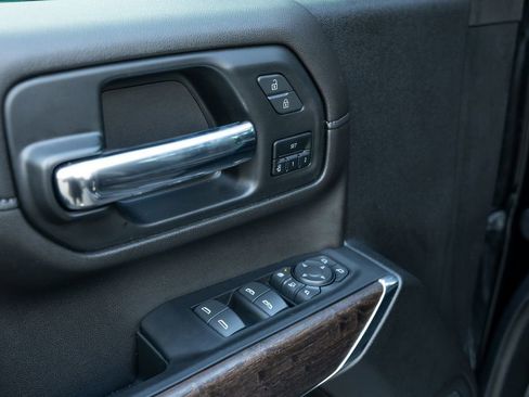 Used 2022 GMC Sierra 2500 Denali w/ Denali Black Diamond Edition image 17