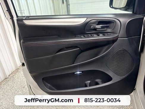 Used 2017 Dodge Grand Caravan GT FWD image 8