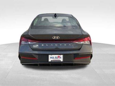 Used 2025 Hyundai Elantra SEL image 8
