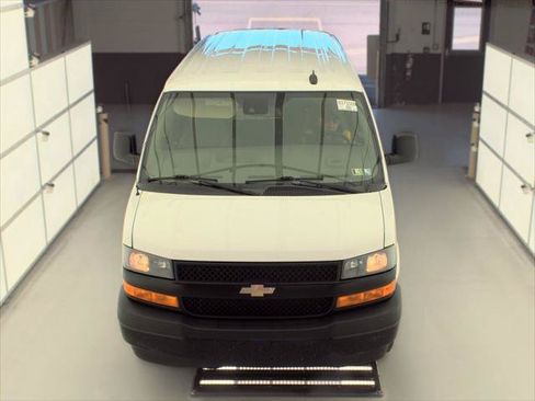 Used 2022 Chevrolet Express 2500 w/ Driver Convenience Package RWD image 3