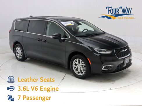 Used 2023 Chrysler Pacifica Touring-L FWD image 1
