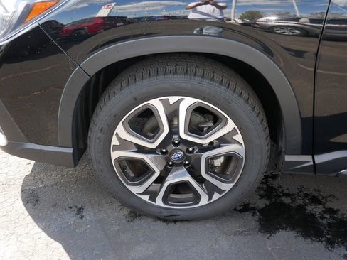 Used 2023 Subaru Ascent Limited w/ Technology Package AWD/4WD image 8