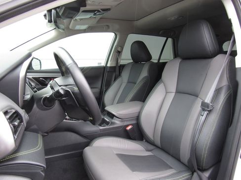 Used 2025 Subaru Outback Onyx Edition image 10