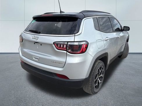 Used 2025 Jeep Compass Limited image 4