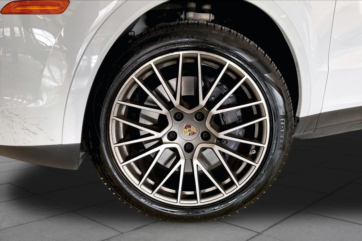 Used 2022 Porsche Cayenne Platinum Edition AWD/4WD image 9