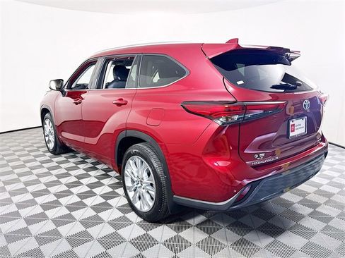 Used 2023 Toyota Highlander Limited image 21