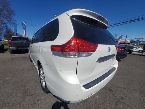 Used 2012 Toyota Sienna Limited w/ Premium Pkg image 3