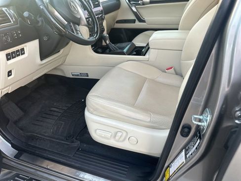 Used 2022 Lexus GX 460 Luxury w/ Off Road Package image 15