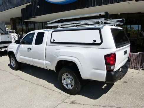Used 2022 Toyota Tacoma SR image 3