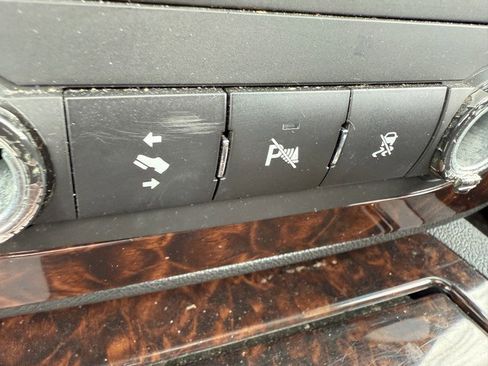 Used 2010 GMC Yukon Denali image 35