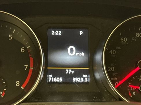 Used 2018 Volkswagen Passat 2.0T SE FWD image 30