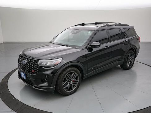 Certified 2025 Ford Explorer ST AWD/4WD image 8