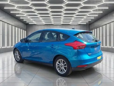 Used 2015 Ford Focus SE FWD image 2