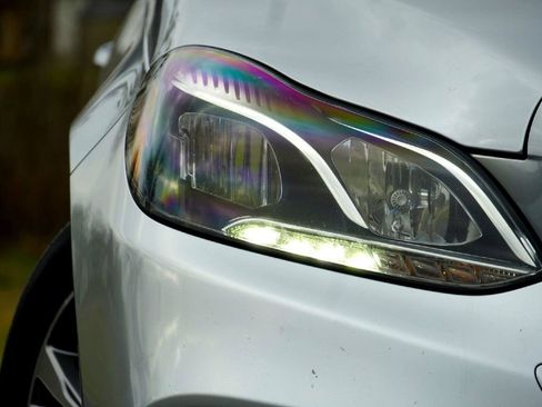 Used 2016 Mercedes-Benz E 350 Sedan image 3