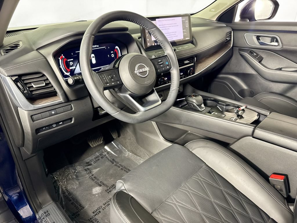 Used 2024 Nissan Rogue Platinum FWD image 9