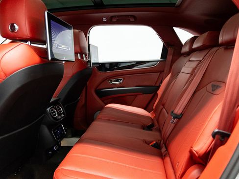 Used 2022 Bentley Bentayga AWD/4WD image 43