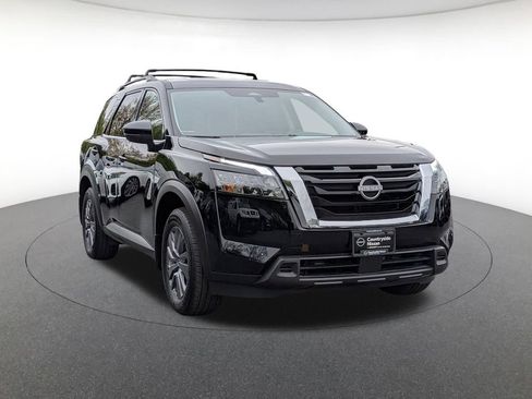Used 2025 Nissan Pathfinder SV w/ SV Premium Package FWD image 3
