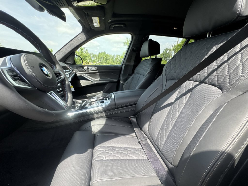 Used 2027 BMW X7 M60i AWD/4WD image 13