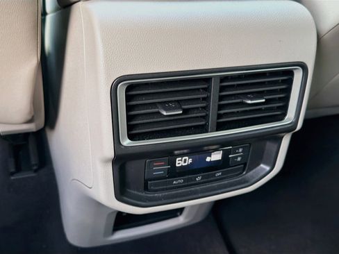 Used 2024 Volkswagen Atlas SE w/ Panoramic Sunroof Package FWD image 22