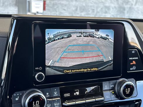Certified 2024 Toyota Highlander XLE AWD/4WD image 19