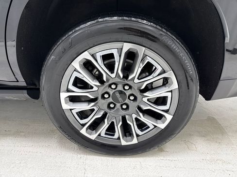 Used 2023 GMC Yukon Denali Ultimate image 7